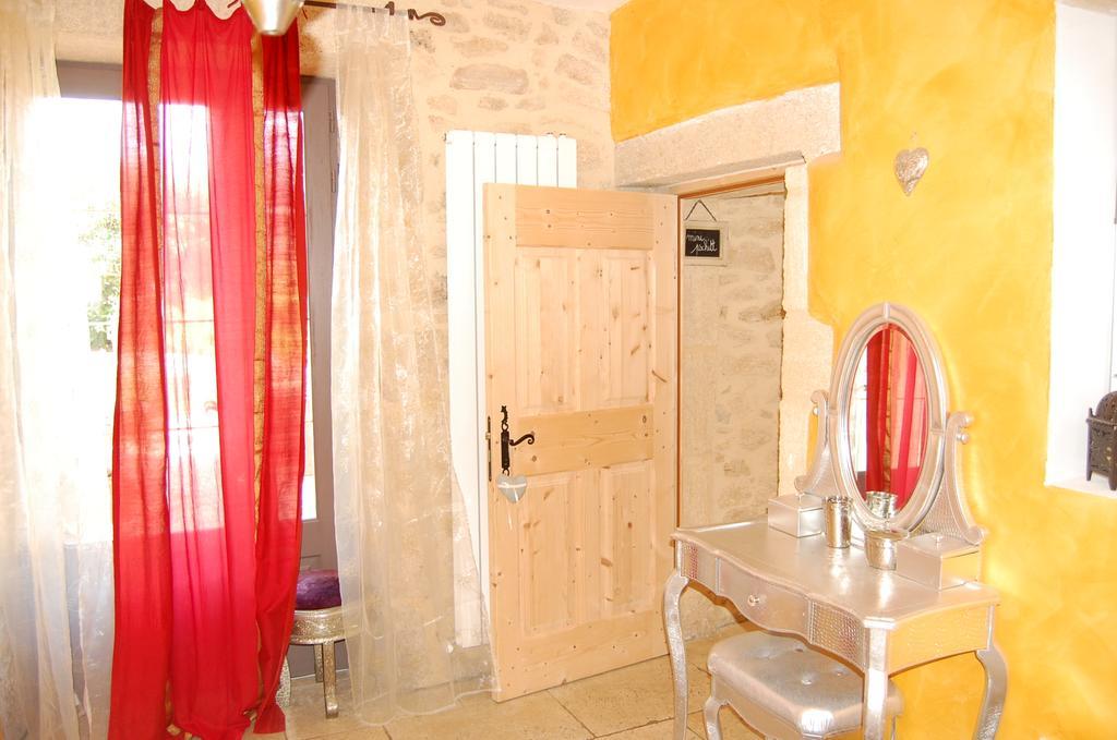Maison D'Hotes Le Mas De Lila Vers Pont du Gard Bilik gambar