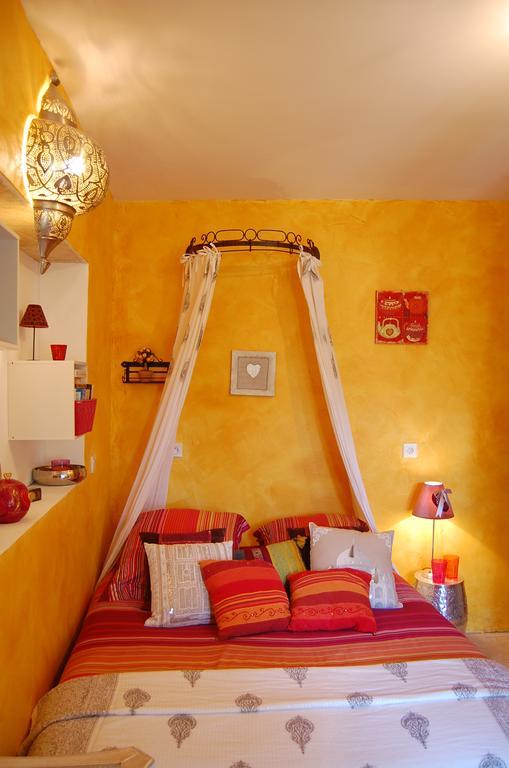 Maison D'Hotes Le Mas De Lila Vers Pont du Gard Bilik gambar